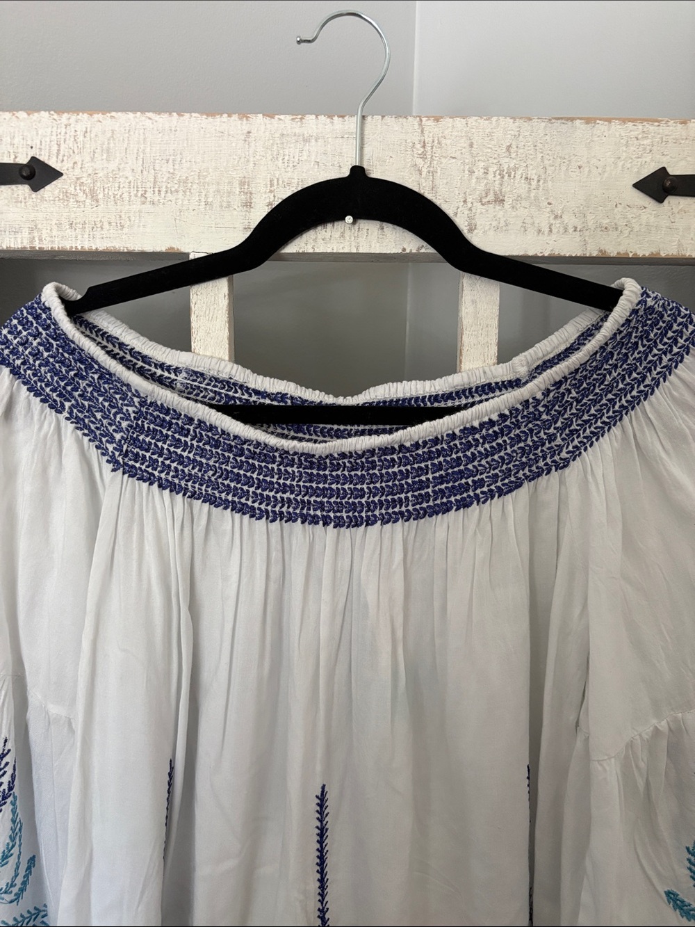 NWT Hazel Embroidered Off-Shoulder Peasant Top - Picture 5 of 13